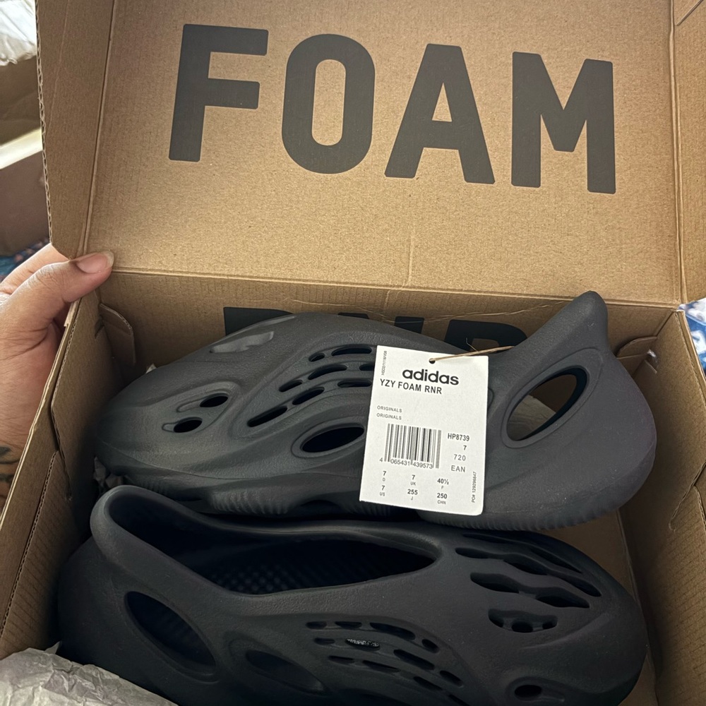YEZZY foam runner 7m/8w